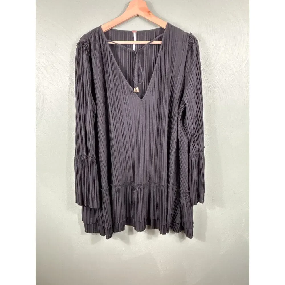 Free People Women's Size XS Black Pleated V-Neck Tassel Bell Sleeves Shift Dress